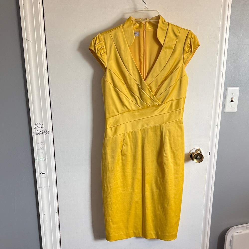 Kay Unger Yellow V-Neck Cap Sleeve Midi Dress